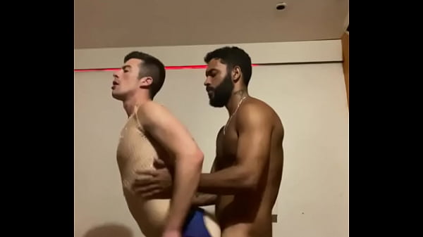 Play MP4 - Aproveitando a sala vazia da festa pra fuder&period;