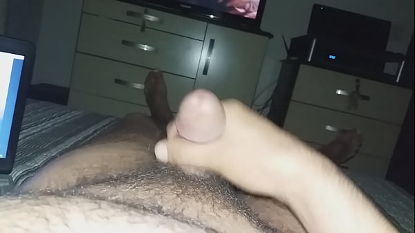 Gozando. 