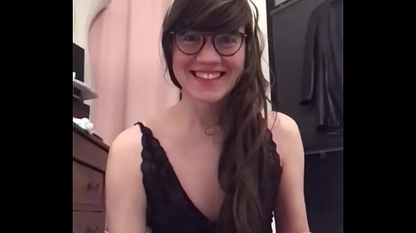 Play MP4 - Nina cdzinha deseja a todos os machos uma feliz pascoa