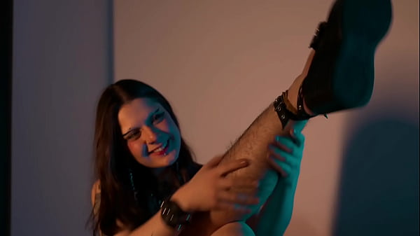 Nonton Watch Me Smoking With My Feet Turn You On? thumbnail