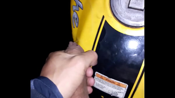Punheta na moto. 