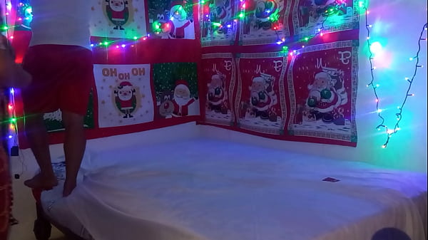 Nonton It's Christmas And My Stepfather Is Not Home!! I'm Only With My Stepmother. She Was Making Christmas Arrangements With Sexy Clothes And We Ended Up Fucking Very Excitedly thumbnail