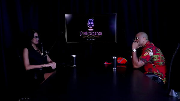 Ficou excitado e tirou a roupa da apresentadora, que o jogou na mesa e fez boquete em seu pau - Nego Catra (WATCH ON: SHEER/RED) 