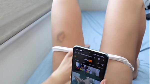 Play MP4 - Colegiala 18  comparte cama conmigo&comma; la mejor COGIDA de culona con tetas perfectas No para de gemir&period;