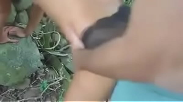 Play MP4 - Levou esposa gostosa pro mato e filmou ela fodendo gostoso com amigo de pescaria