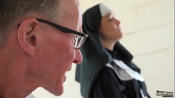 Play MP4 - Sexy young nun has sex for the first time with a grandpa in the confessional