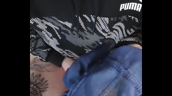 Play MP4 - je me branle en reniflant mon slip souill&eacute;&comma; avant d'&eacute;jaculer dedans&comma;