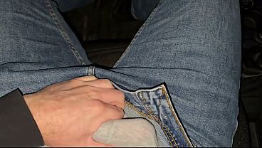 PhantomGentX &ndash_ Deutscher Junge im Auto wichst seinen gro&szlig_en Schwanz! Sein Precum l&auml_uft aus