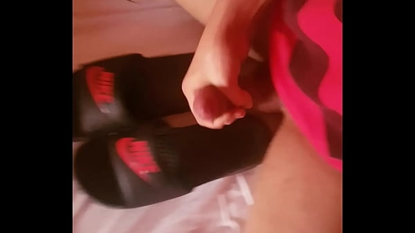 Gozando no nike slide