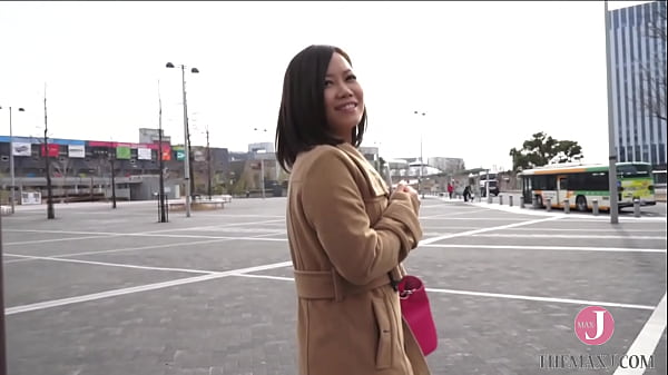 チンポ入れずにオマンコを擦っていたら「入れへんの？」とあっさりとチンポ挿入をおねだり