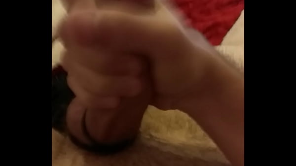 Play MP4 - Greek guy cumming in the morning