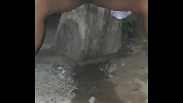 Play MP4 - mijando no meio da rua dimadrugada