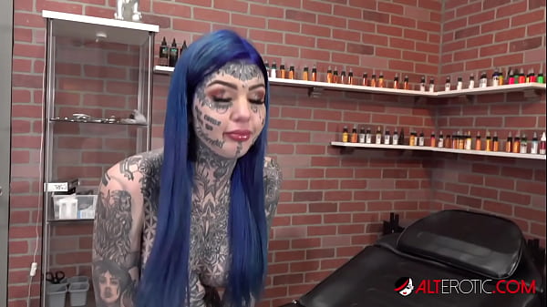 Australian beauty Amber Luke_gets a new nose_tattoo