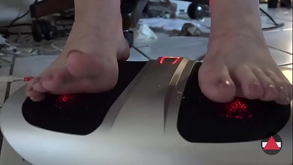 Foot Worship then bikini with afriend