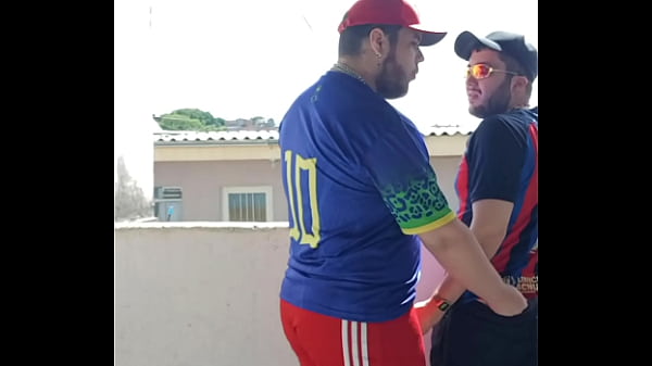 TBT Comendo o Novinho na Laje Com Todo Mundo da Quebrada Vendo - "Me Chame Para Sua Laje" feat Dorn (tags cruising ao ar livre quintal) 