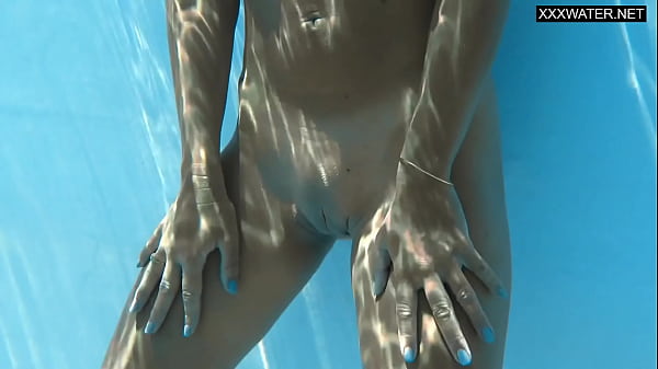 Play MP4 - Swimming pool best milf ever Angelica naked