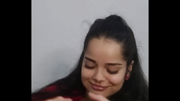 Fazendo_o papel_de namorada submissa com um sexo oral profundo_no pau grande do_Wellington Prado antes_dele me_colocar_de quatro e tirar meu shorts jeans apertadinho e_minha calcinha_pra me