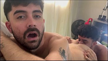 Engasguei no pauzudo e sa&iacute_ vazando leite