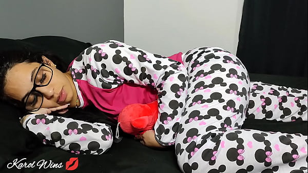 Play MP4 - Cochilei eo safado abusou de mim eu gostei tanto que at&eacute; tirei a camisinha pra sentir ele melhor