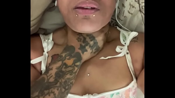 Play MP4 - Early morning eye roll for Bobb Jo