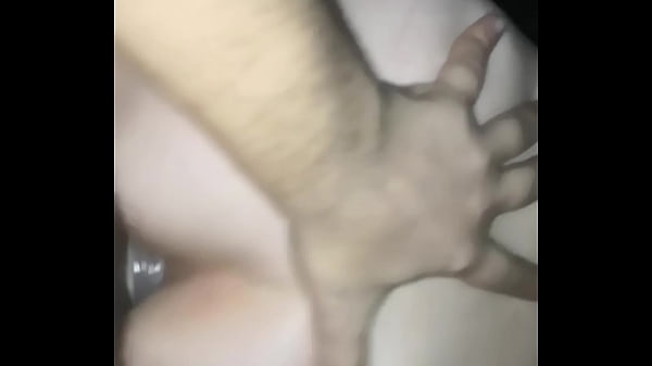 любит в попку 