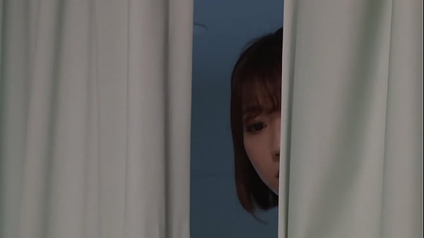 入院中、性欲処理が出来なくてつらい&hellip;！そんな僕を見て同情してくれたナースさんが僕のチ○コに手を伸ばす&hellip;　勃起したチ○コにナースが興奮！？院内を回診中に、パンパンになった僕の肉棒を見てしまったナースは顔を赤らめ恥ずかしながらも&hellip;【パート4】