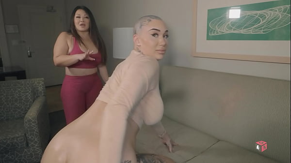 Play MP4 - I Caught 9ine Cheating With Destiny Creams aka Fit Mami&excl;