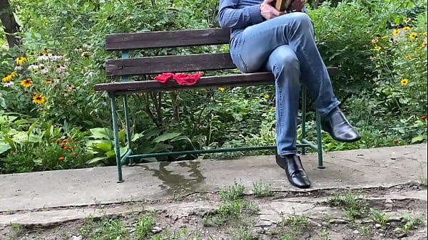 Play MP4 - Mother-in-law with a huge sexy ass pisses next to me