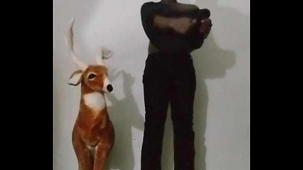 How to make my arms look bigger like the size of my legs for free while spreading anus