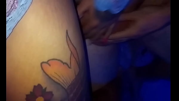 Nonton Corno Fica Escondido Esperando Sua Esposa Tomar Gozada Pra Ele Lamber thumbnail