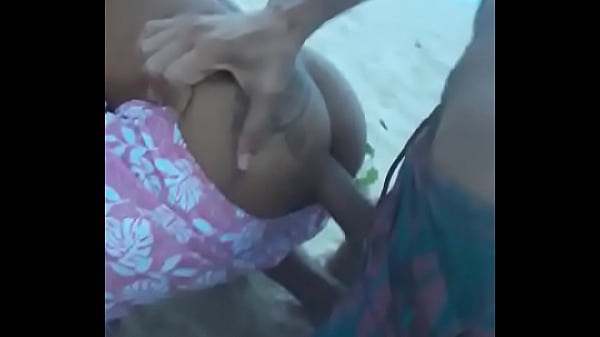 Esse casado sempre me dar leitinho na praia do recreio 