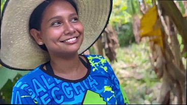 campesina inocente follada a cambio de unas gallinas
