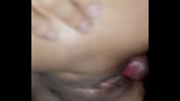 Play MP4 - La pillo masturb&aacute;ndose y le clavo mi polla