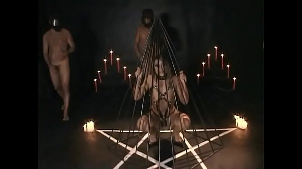 HornyBDSM slut SarahJames getting 3dicks to ravageher cunt and ass in FMMM DP action