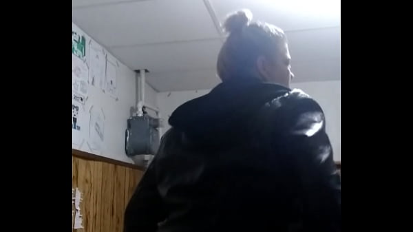 Shaking my booty thinking about a fat cock