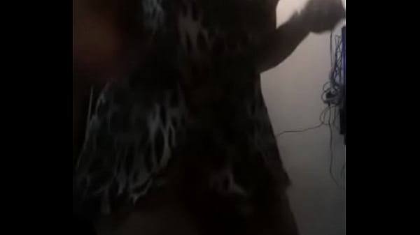 Demonstrano a potencia_da buceta e do cu gulozo