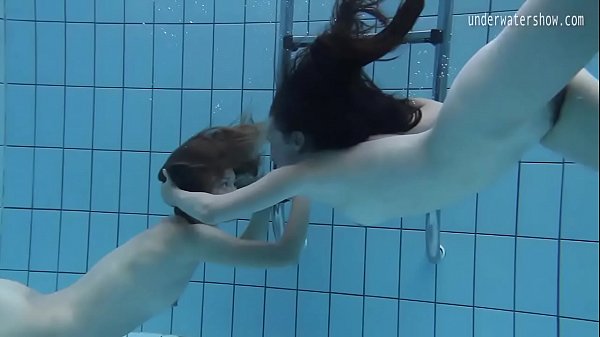 Hot lesbo action in the swimming pool 