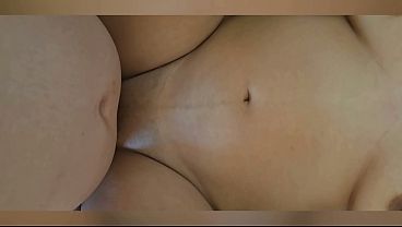 Cogiendo a mam&aacute; soltera mientras sus hijos juegan en el patio culona latina en cuatro puta morocha