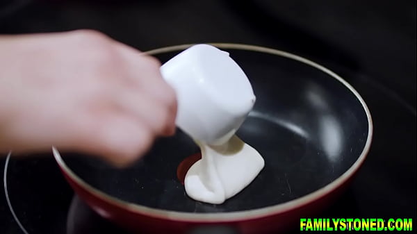 Play MP4 - Lonely stepdad seduced by stepdaughter Honey Hayes