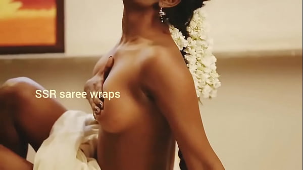 Indian_girl topless in_saree