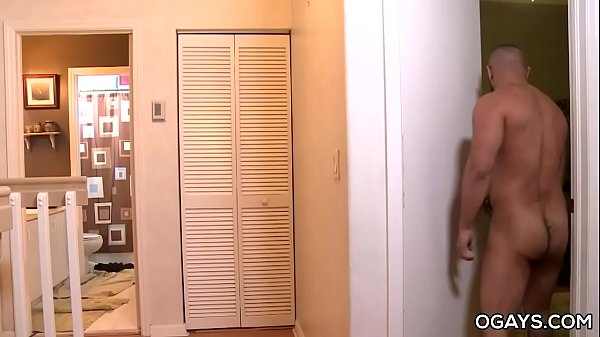 Play MP4 - Big cocked gay fucking in the shower