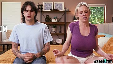 Big Tits Blonde Milf Stepmom Dee Gets Fucked In The Ass By Her Step Son thumbnail