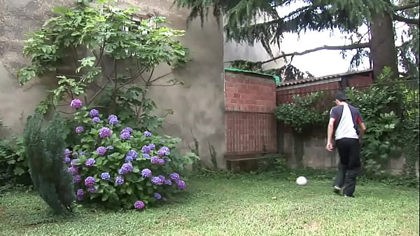 Play MP4 - Wild bitch needs big cock