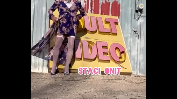 Staci Onit ABS show off