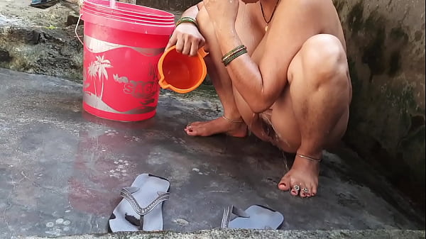 Play MP4 - Biggest boobs bhabhi in outdoor