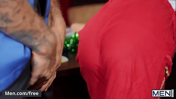 Play MP4 - &lpar;Chris Damned&rpar; Spits On &lpar;Tannor Reeds&rpar; Asshole Fingers It Before Stretching It With His Dick - Men