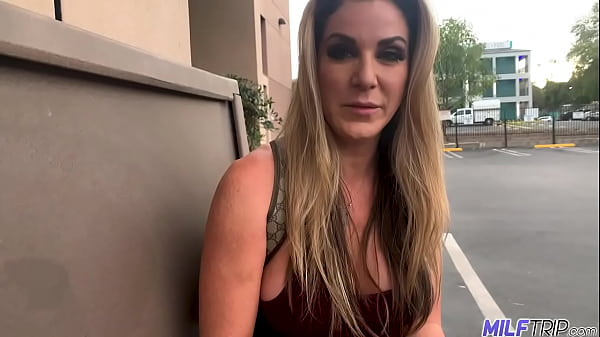 Dirty blonde bombshell gives up her sexy_MILF assto a horny stud