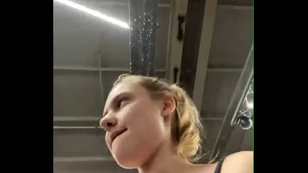 Extreme cumming in the public 