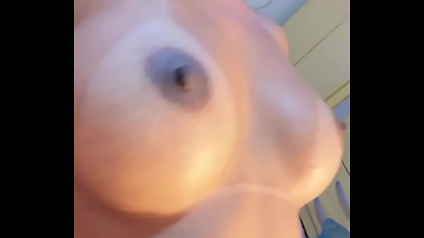 Play MP4 - Comi a morena gostosa em um quiosque abandonado que estava na praia&comma; safada casada ainda ganhou leitinho na boca&excl;