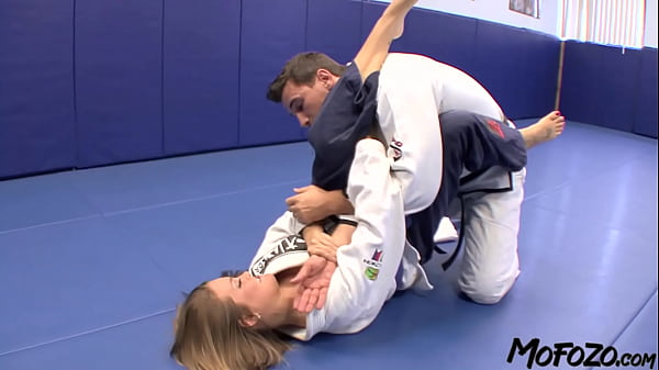 Play MP4 - MOFOZO&period;com - Brunette Amateur Gets A Big Facial